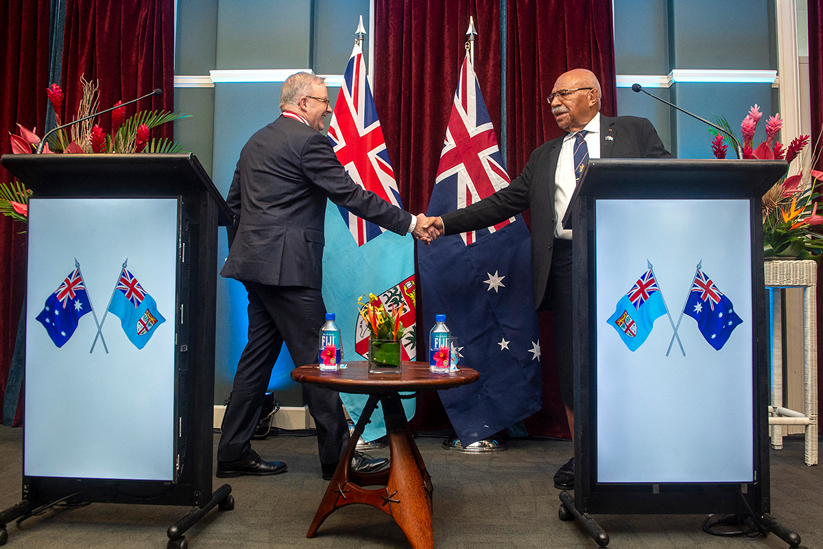 Photo of Australian PM Anthony Albanese and Fijian PM Sitiveni Rabuka shaking hands