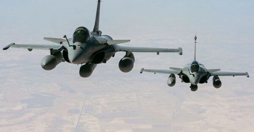 The UAE is to buy 80 of the latest standard Rafale F4 aircraft from France in a deal announced on 3 December.
