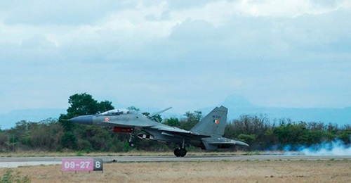 India's DRDO has cleared the BrahMos-A missile for serial production following a test launch on 8 December from an IAF Sukhoi Su-30MKI fighter. The image shows previous captive carriage trials of the missile.