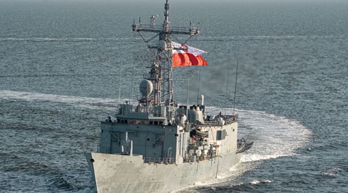 The new coastal defence vessels are intended to replace the Polish Navy's two Oliver Hazard Perry-class frigates, ORP 
        
         and ORP 
        
         (pictured), by 2033.