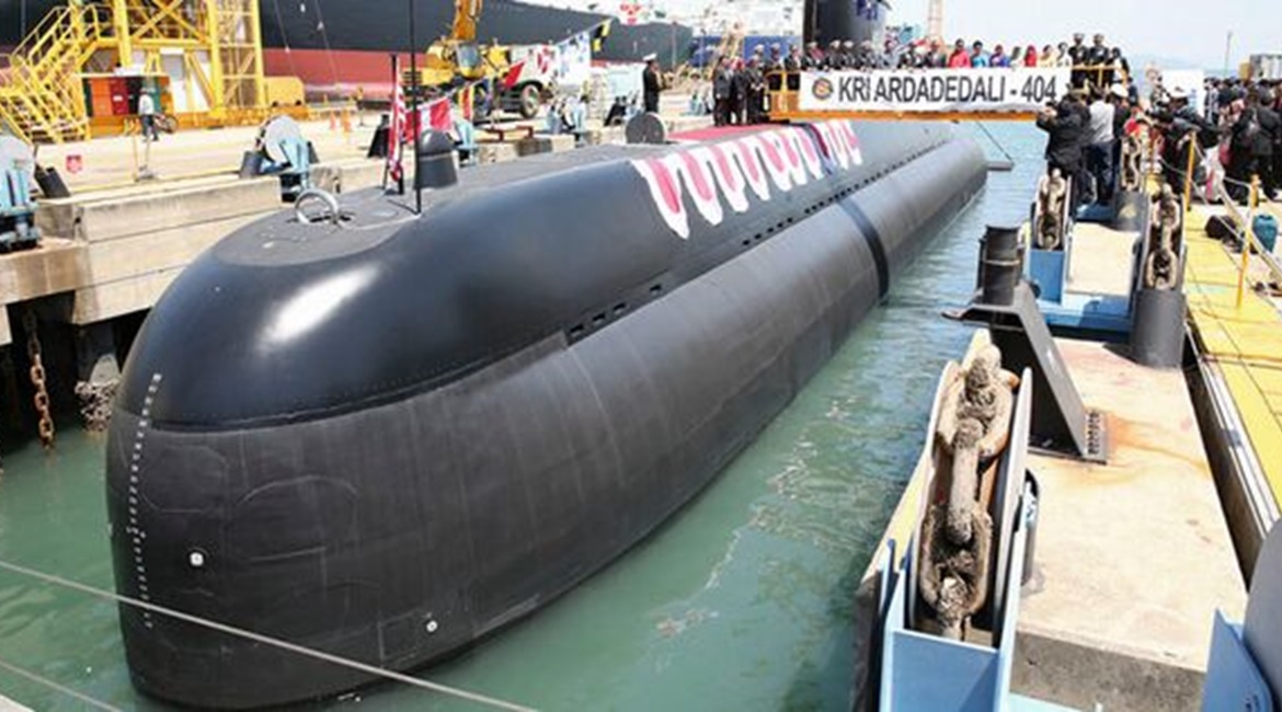 The Indonesia Navy's Nagapasa (DSME 209/1400)-class submarine KRI 
        
        during its handover ceremony in April 2018 at DSME's Okpo shipyard.