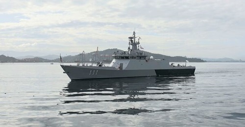 KD 
        
        , the RMN's first LMS, arrived in Malaysia on 17 January after being commissioned 11 days earlier in a ceremony held at the facilities of Wuchang Shipbuilding at Qidong, near Shanghai.
