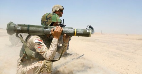 A US Army instructor teaches an Iraqi soldier to fire the AT4. Sweden is to provide Ukraine with the AT4 as part of its military assistance package.