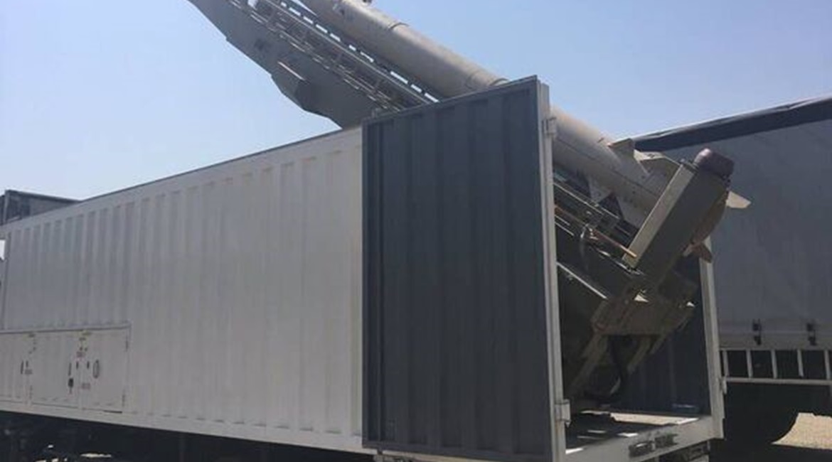 It was unclear if the containerised Fateh-110 launchers that were displayed have retractable roofs.