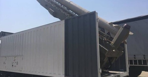 It was unclear if the containerised Fateh-110 launchers that were displayed have retractable roofs.
