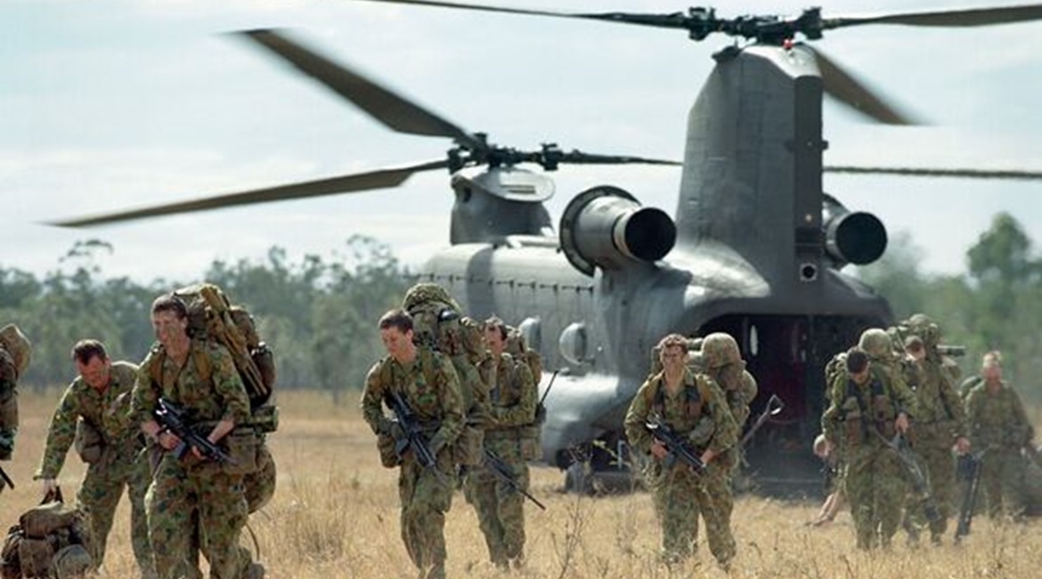 Soldiers from the 1st Battalion, Royal Australian Regiment, disembarking from a CH-47F Chinook attached to the 5th Aviation Regiment. Canberra announced on 8 July that it has received the first two of four recently ordered CH-47Fs for the army.