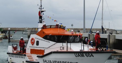 The Portuguese Navy's first Vigilante II-class search-and-rescue boat, 
        
         was commissioned on 21 April.