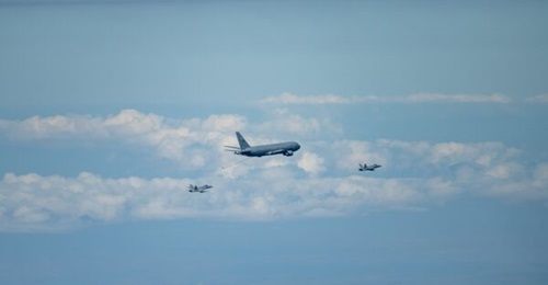 A USAF KC-46A Pegasus refuelled a Spanish Air Force E/F-18 Hornet.