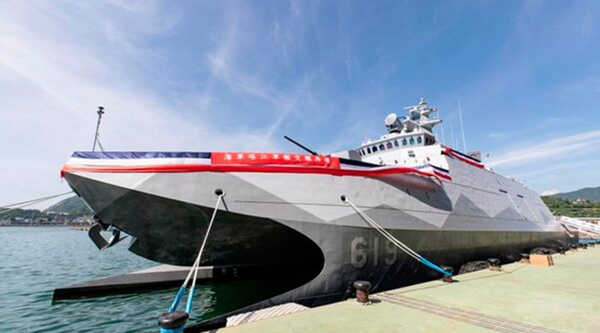 The RoCN received 
        
        , its first improved Tuo Chiang corvette, during a ceremony held on 27 July at the facilities of Lungteh Shipbuilding in Suao, in north-eastern Taiwan's Yilan County.