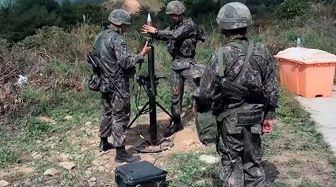 A screengrab from footage provided by DAPA showing soldiers using South Korea's upgraded 81 mm mortar system.