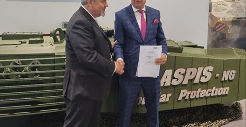 Vice chairman of the board and procurement manager of KMW Heinz Oestervoss (left) and president of EODH Andreas Mitsis signed an expanded framework agreement at Eurosatory 2022.
