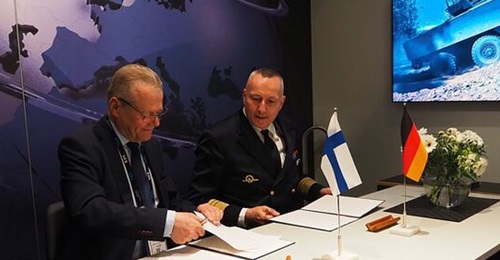 Finnish National Armaments Director Raimo Jyväsjärvi (left) and his German counterpart, Vice Admiral Carsten Stawitzki, signed a statement of intent for Germany to join the CAVS programme at Eurosatory 2022 on 14 June.