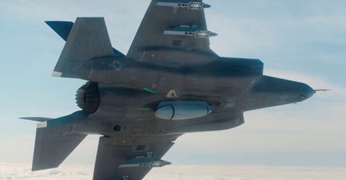 Seen on the centreline of an F-35B test aircraft, the pod-mounted 25 mm GAU-22/A Gatling gun has not been ordered by the UK.