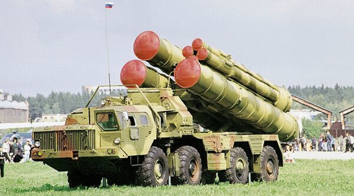 Belarus has opened negotiations with Russia to buy S-400 air defence systems.