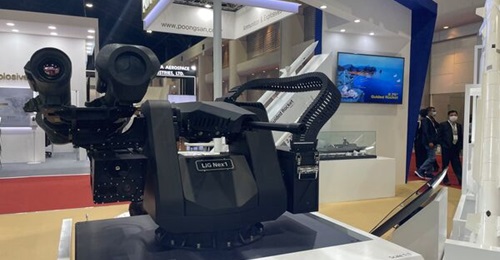LIG Nex1 has unveiled a newly developed remote controlled weapon station fitted with the company's Raybolt anti-tank guided missiles and a 12.7 mm cannon.