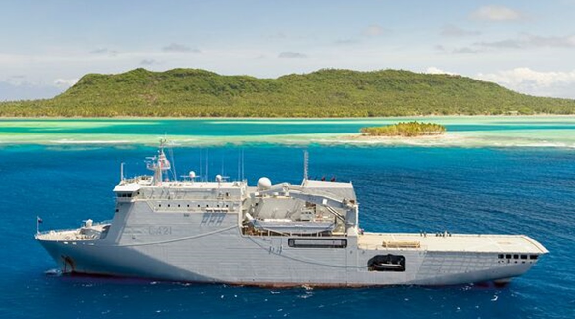 HMNZS 
        
        , seen here during its deployment to Tonga and Samoa for HADR operations.