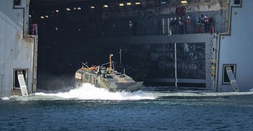 A USMC Amphibious Combat Vehicle heads into the water. US marines can again train with the vehicles in open-water areas and surf zones since a July 2022 accident with two vehicles.