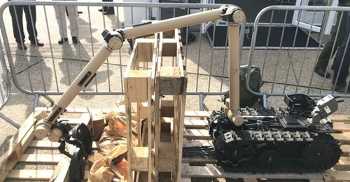 QinetiQ's Talon 6N EOD UGV demonstrated at DVD 2022. The vehicle is pictured lifting a 12.5 kg weight from behind an obstacle.