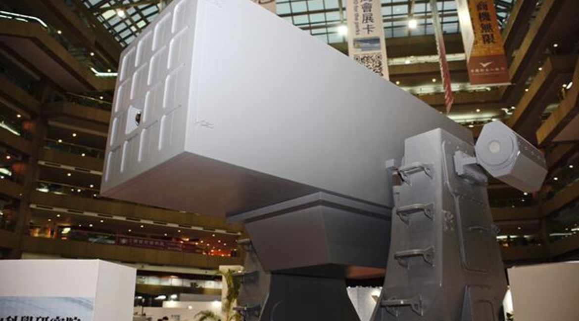 Taiwan's ship-borne 'Sea Oryx' SHORAD system as showcased during the 2015 TADTE exhibition in Taipei. Images recently emerged showing that the system is now being tested on the RoCN's 
        
         command ship.