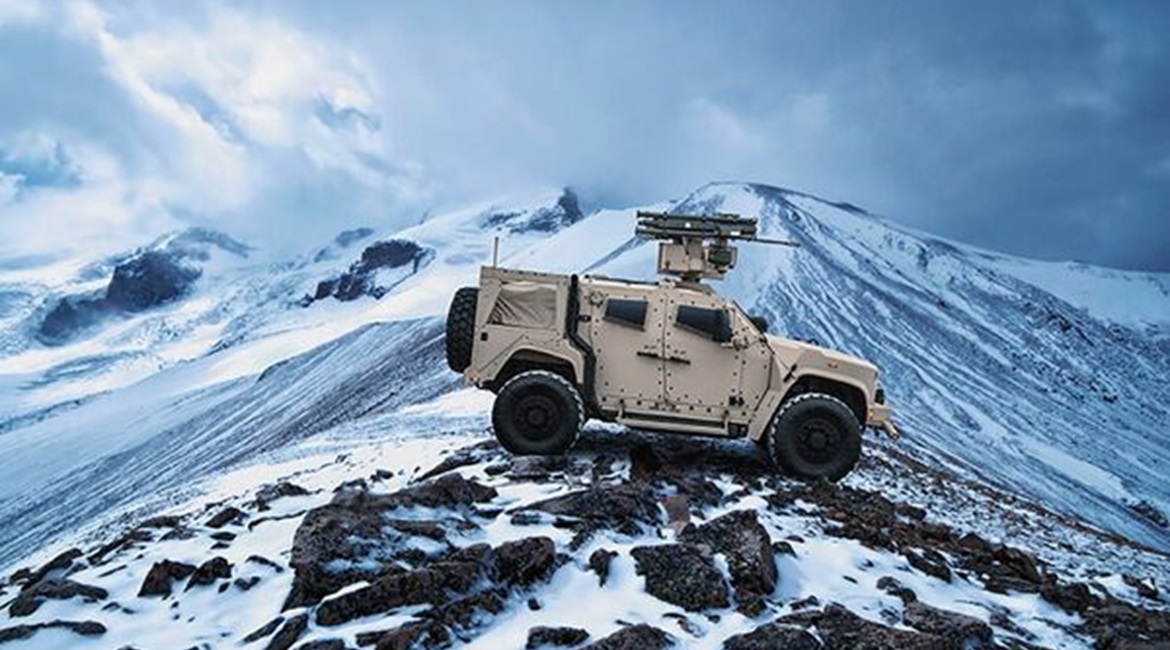 A  JLTV outfitted with Kongsberg's XM914 remote weapon system. The USMC has decided it will not continue to use Raytheon as the prime integrator for its MADIS Inc 1 programme, an effort that includes integrating this RWS on to the vehicle.