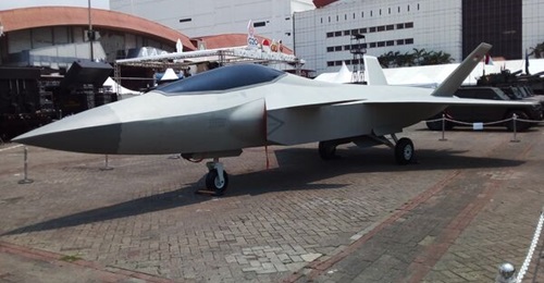 A mock-up of the i-22 Sikatan 4.5-generation fighter concept on display at Indo Defence 2022.