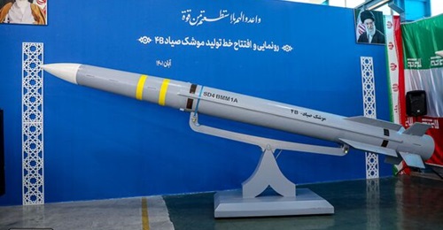 The missile labelled as a Sayyad 4B in the unveiling ceremony looked like the original Sayyad-4 but different from the SAM shown in the Sayyad 4B test.