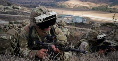 A US Army Specialist, assigned to 82nd Airborne, 3rd Brigade Combat Team, trains with the Integrated Visual Augmentation System as part of Project Convergence 2022 at Camp Talega in California, in October 2022.