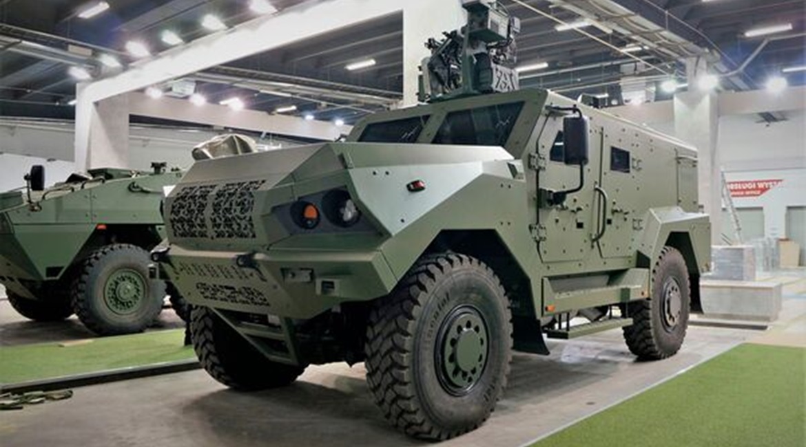HSW unveiled a 4×4 multipurpose armoured vehicle, pictured with a ZSMU A5 RCWS,at MSPO 2021.