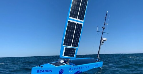 When deployed, the solar sail of the Bluebottle (pictured) harnesses both solar and wind energy. In headwinds or winds more than 25 kt, the solar sail automatically folds onto the deck of the USV.