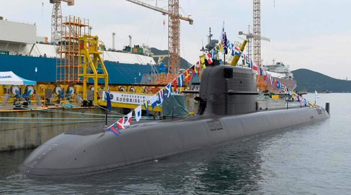 , the RoKN's first KSS-III-class SSK, during its commissioning ceremony on 13 August at DSME's Okpo shipyard on Geoje Island. Yonhap reported on 7 September that the submarine recently conducted its first SLBM underwater ejection tests.