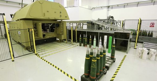 Rear view of KMW's PzH 2000 turret trainer, shown without the surrounding screen.