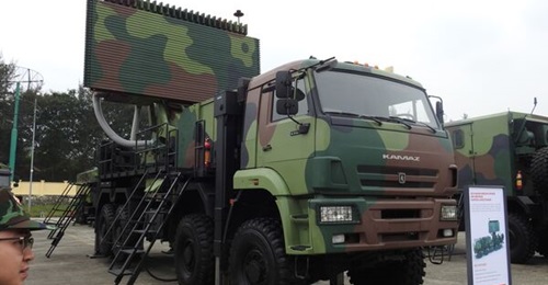 The truck-mounted S-band medium-range surveillance radar, which is undergoing tests by the People's Army of Vietnam, is on display at VIDEX 2022 in Hanoi.