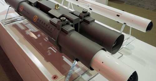 A mock-up of the modular twin-tube launcher of Cheongeom missile, which is a standard configuration for the Light Armed Helicopters developed by Korea Aerospace Industries.