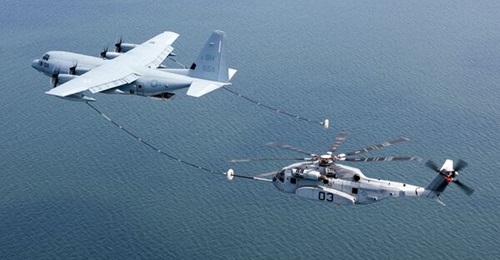A CH-53K King Stallion performs aerial refuelling trials in 2020.