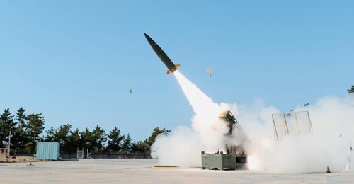 The KTSSM, pictured above from a test in 2021, features a payload section carrying a small-diameter penetrator warhead filled with a high-blast or thermobaric explosive intended to attack protected, underground artillery emplacements.