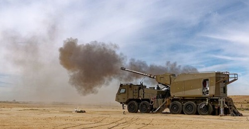 Rheinmetall and Elbit Systems conducted a live-fire demonstration of an automated 155 mm L52 10×10 SPH in March at the Shivta firing range in southern Israel.