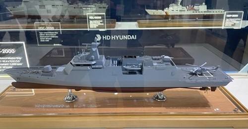 Hyundai Heavy Industries displayed this model of the HDC-2000 LMS at the LIMA Exhibition 2023 in Langkawi.