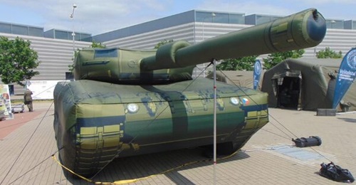 Inflatech displayed an inflatable Leopard 2A4 tank decoy system at IDET 2023.