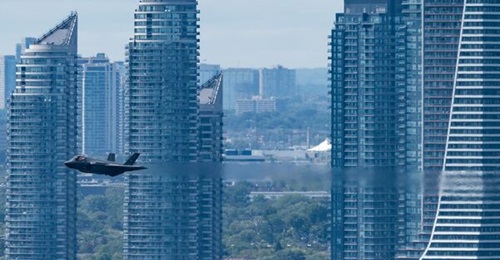 A US Air Force F-35A flies over the Toronto waterfront during the 2021 Canadian International Air Show.