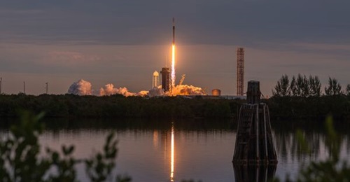 A Falcon 9 rocket carrying a Starlink payload launches from the Kennedy Space Center in Florida on 17 December 2022. The Japan Self-Defense Forces has been testing the communication capabilities offered by Starlink at 10 sites across the country.