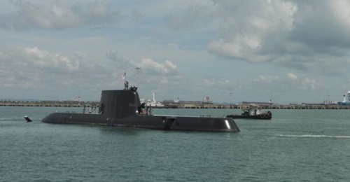 sailing into RSS
        
        Singapura - Changi Naval Base.