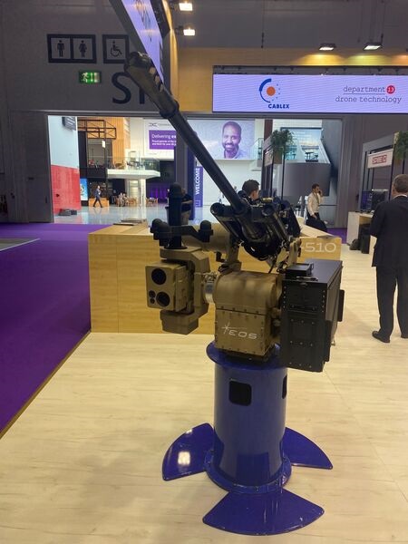 The Venom LR was unveiled mounted on an EOS R400 ROWS at DSEI 2021.