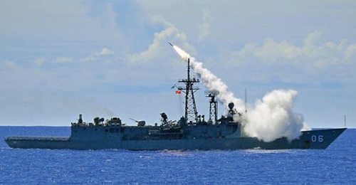 The US and Australia have agreed to deepen co-operation on guided weapons including the sustainment and upgrade of the Standard Missile-2, pictured above being fired from Royal Australian Navy frigate HMAS 
        
        .