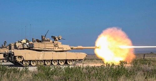 Soldiers fire the army's new M1A2 SEPv3 tank at Fort Cavazos, Texas, on 18 August 2020.