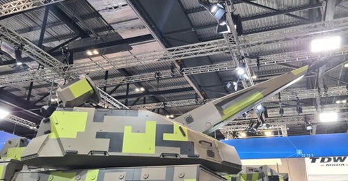 The Skyranger 35 is an unmanned 35 mm air-defence turret that in this case has been fitted to a Boxer module. The turret is housed atop the module and consumes an insignificant amount of internal volume.