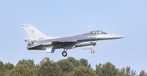 The first of 14 F-16 Block 70 aircraft for Slovakia made its maiden flight in the US on 29 September.