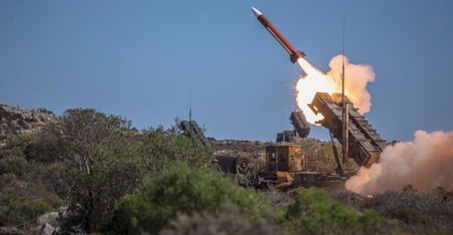 The Netherlands will donate more Patriot missiles to Ukraine (photo of Dutch Patriot air-defence system firing during a training exercise in Crete in October 2016).