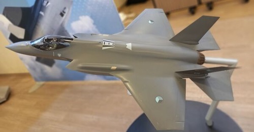 A model of the F-35 was displayed at the IQPC International Fighter Conference in Madrid. Tellingly, it featured Czech markings rather than those of the host country, Spain.