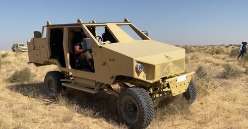 The Dawon 4×4 all-terrain vehicle (pictured above) features a 4,400 cc Caterpillar diesel engine pushing out 200 bhp and 800 Nm of torque, an Allison automatic transmission, and Dana's?differential unit.