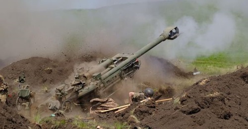 BAE Systems M777 155 mm/39 calibre ultra lightweight howitzer in service with the Ukrainian forces can hit targets to a maximum range of 24.7 km using unassisted rounds and has a sustained rate of fire of 2 rds/min.